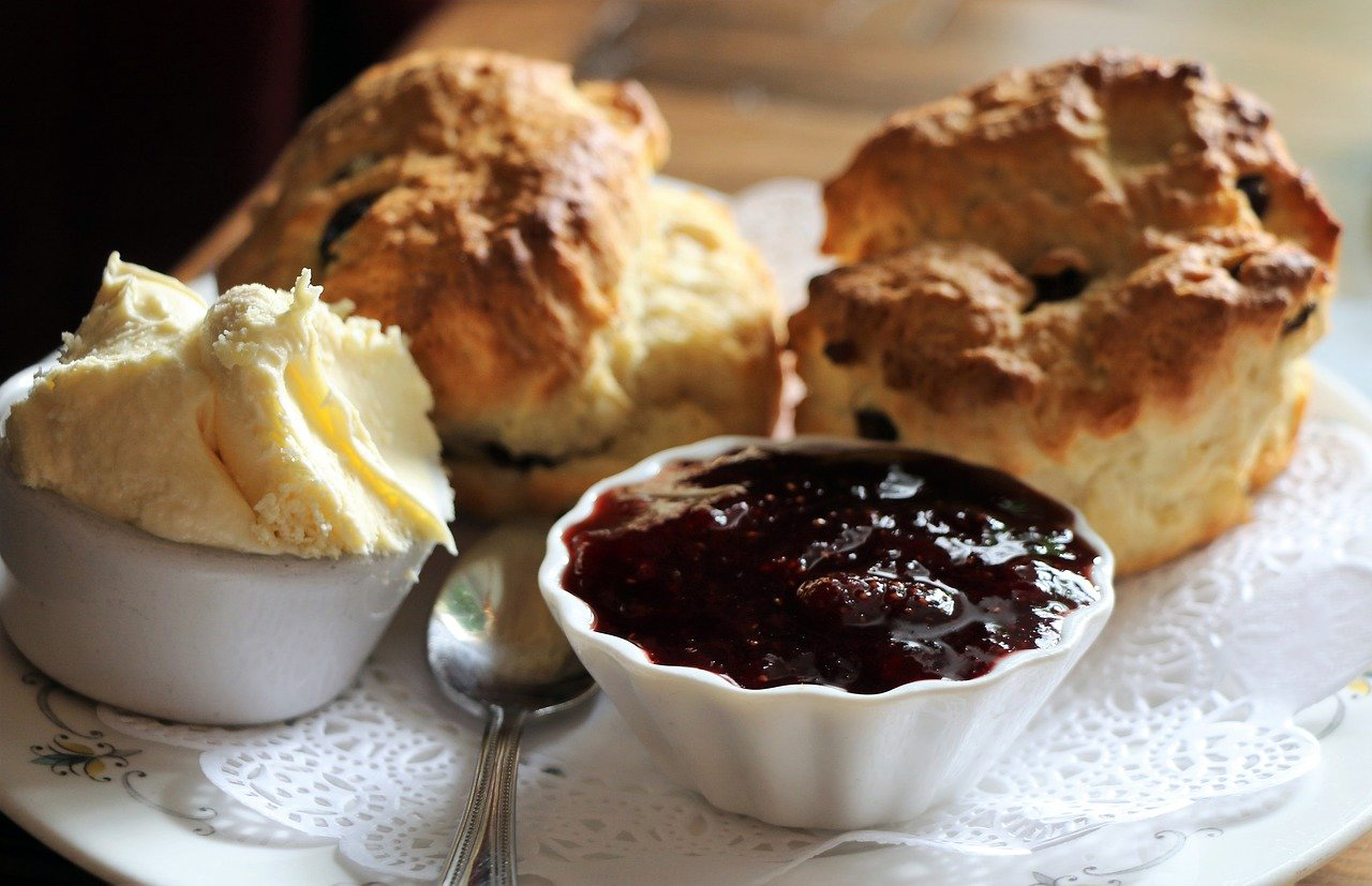 the-great-devon-cornwall-cream-tea-debate-the-day-that-personalised